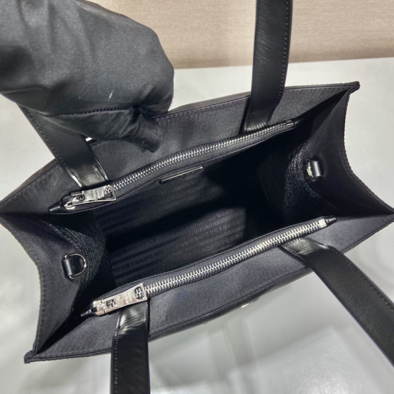 Pra*a tote bags